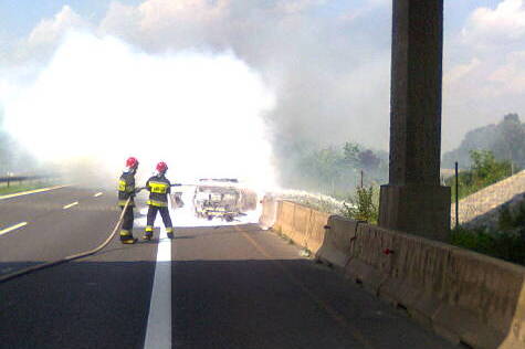 Pożar samochodu na 154 km autostrady A-4