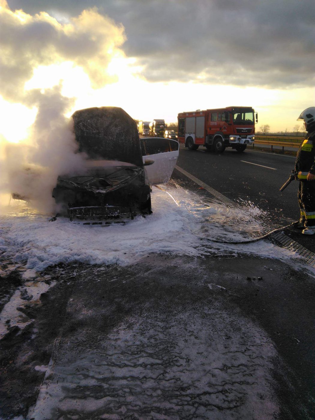 Pożar samochodu osobowego na 160 km autostrady A-4