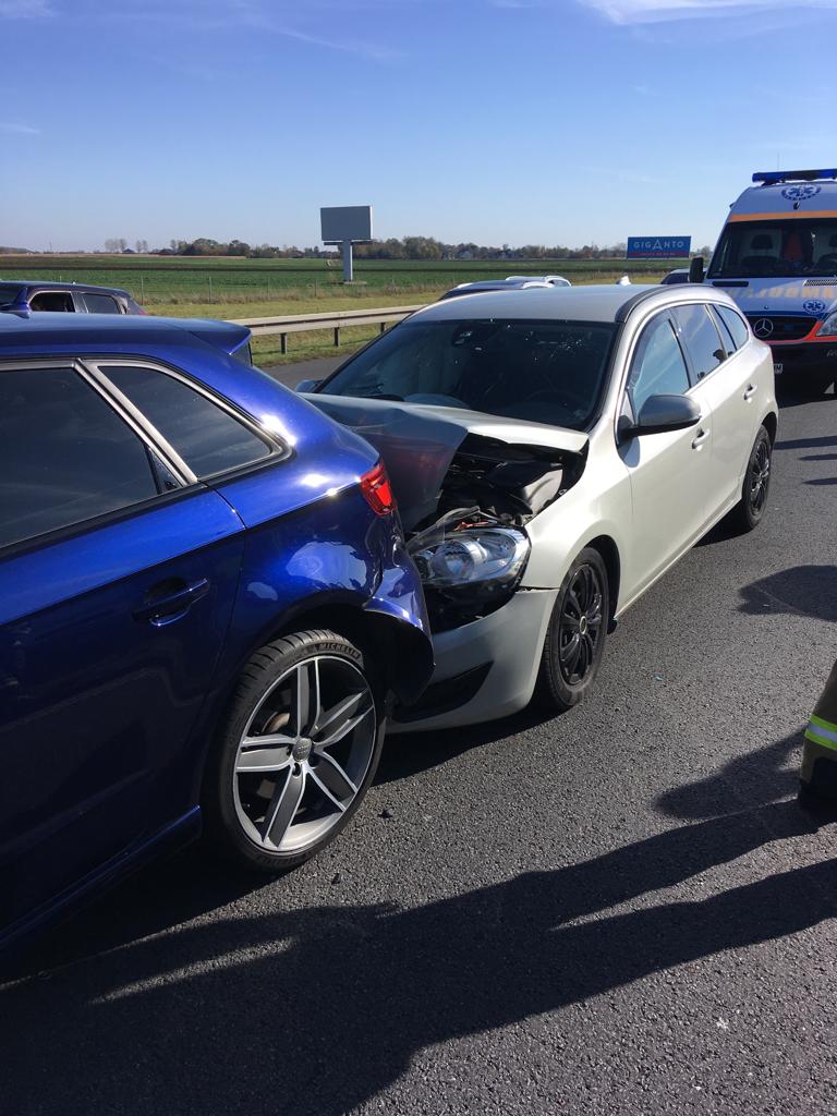 Kolizja trzech samochodów osobowych na 157 km autostrady A-4